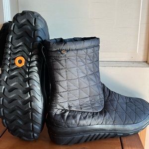 BOGS Snowday II Mid Women’s winter boots. NWOT